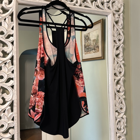 Lululemon Secret Garden Coastal Tank *LIKE NEW* - Picture 2 of 4